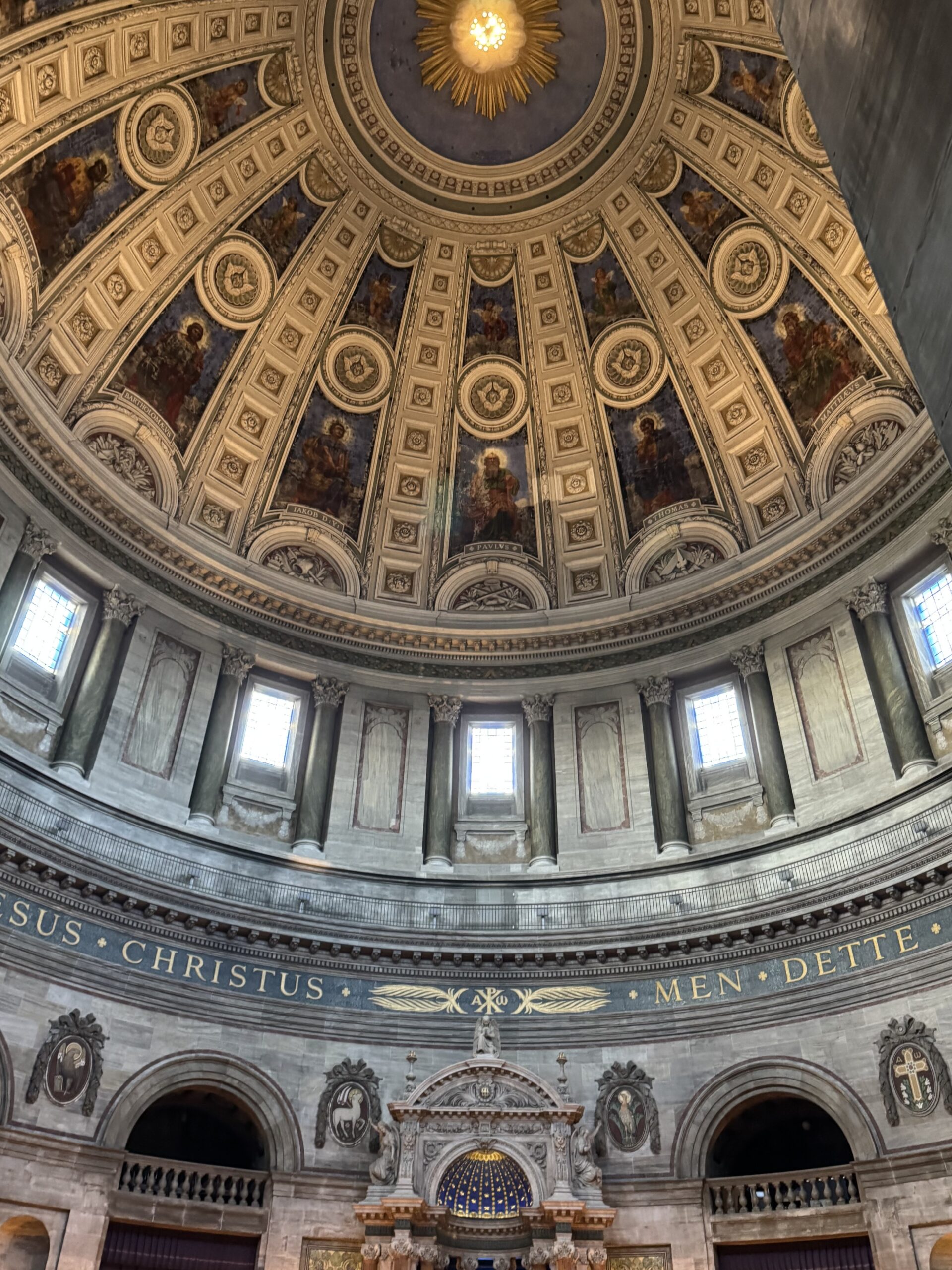 Frederik Kilisesi, Kopenhag’da barok mimarisi ve görkemli kubbesiyle şehrin en etkileyici yapılarından biridir.