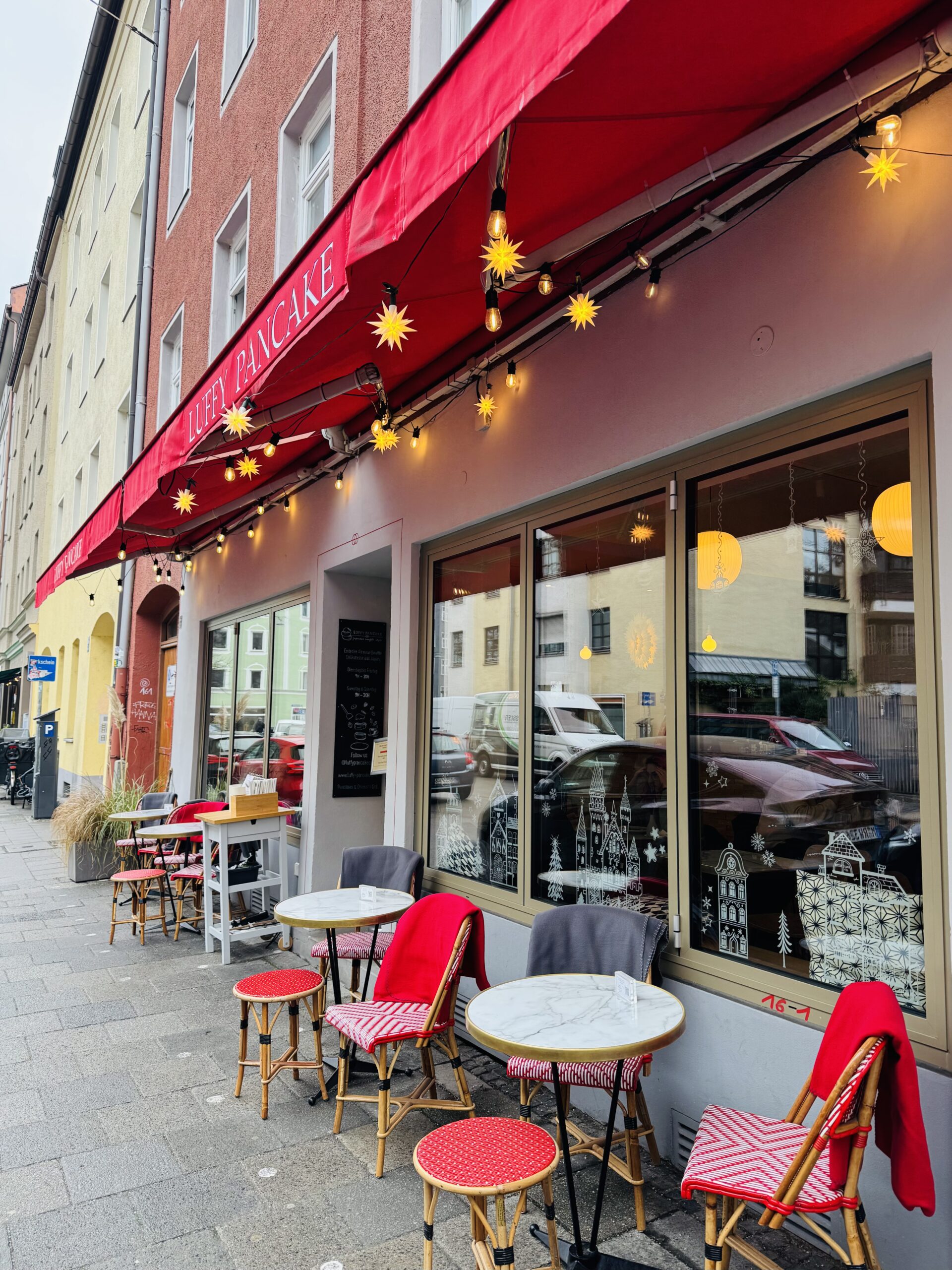 Luffy Pancake Kafe, Dışarıdan Görüntüsü