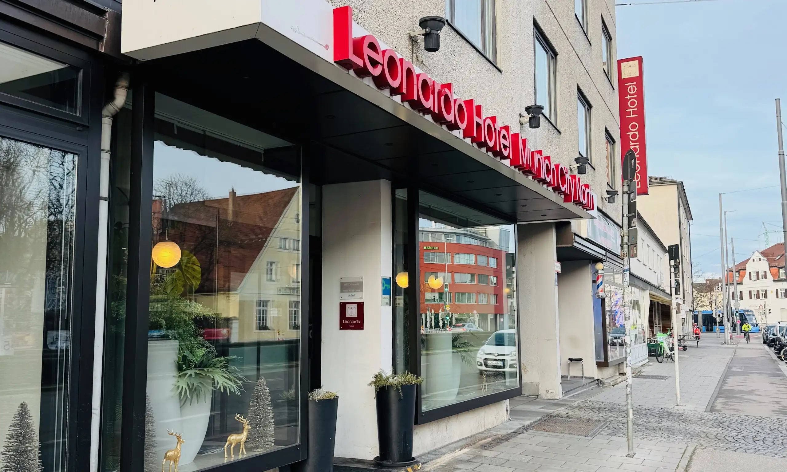 Leonardo Hotel Munich City North, modern tasarımı, konforlu odaları ve merkezi konumuyla Münih’te keyifli bir konaklama sunar.